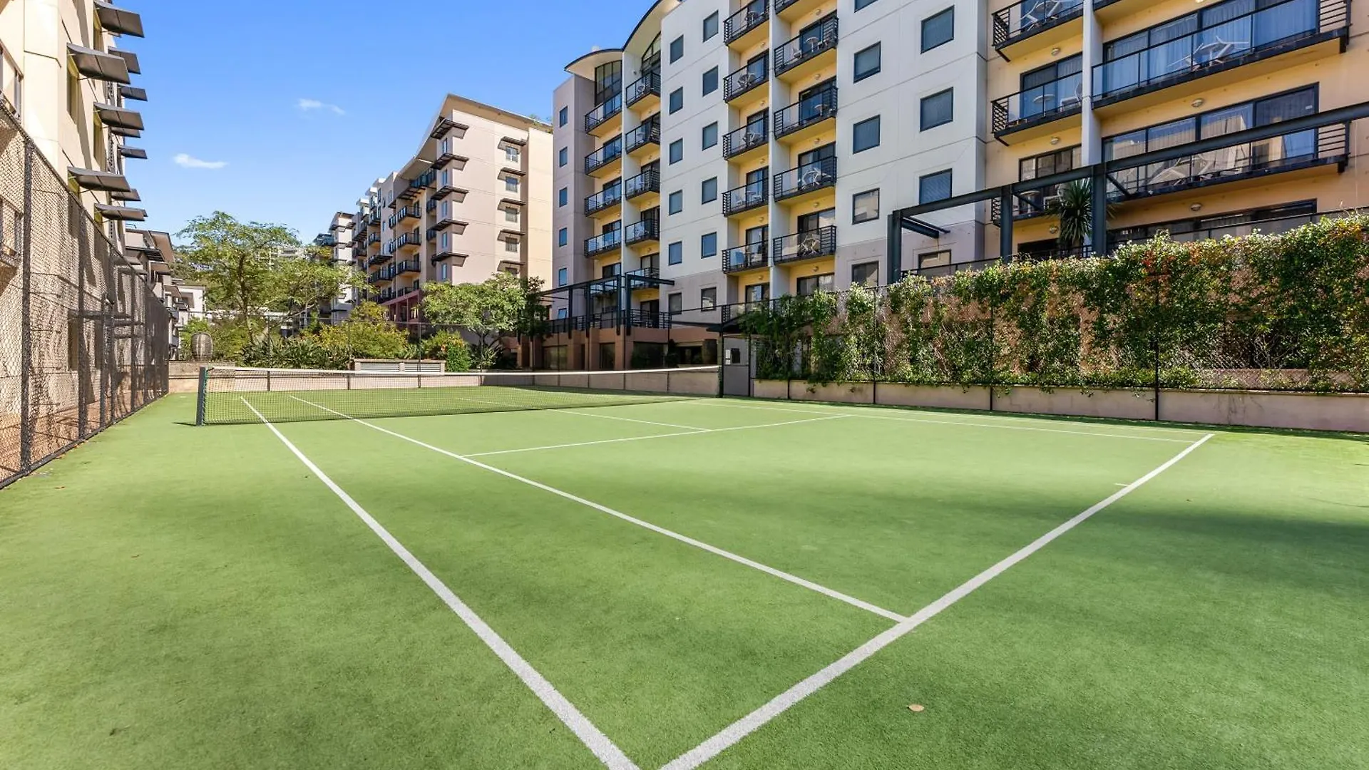 Apartment Executive Apartment, Parking, Pool In Perth Australia