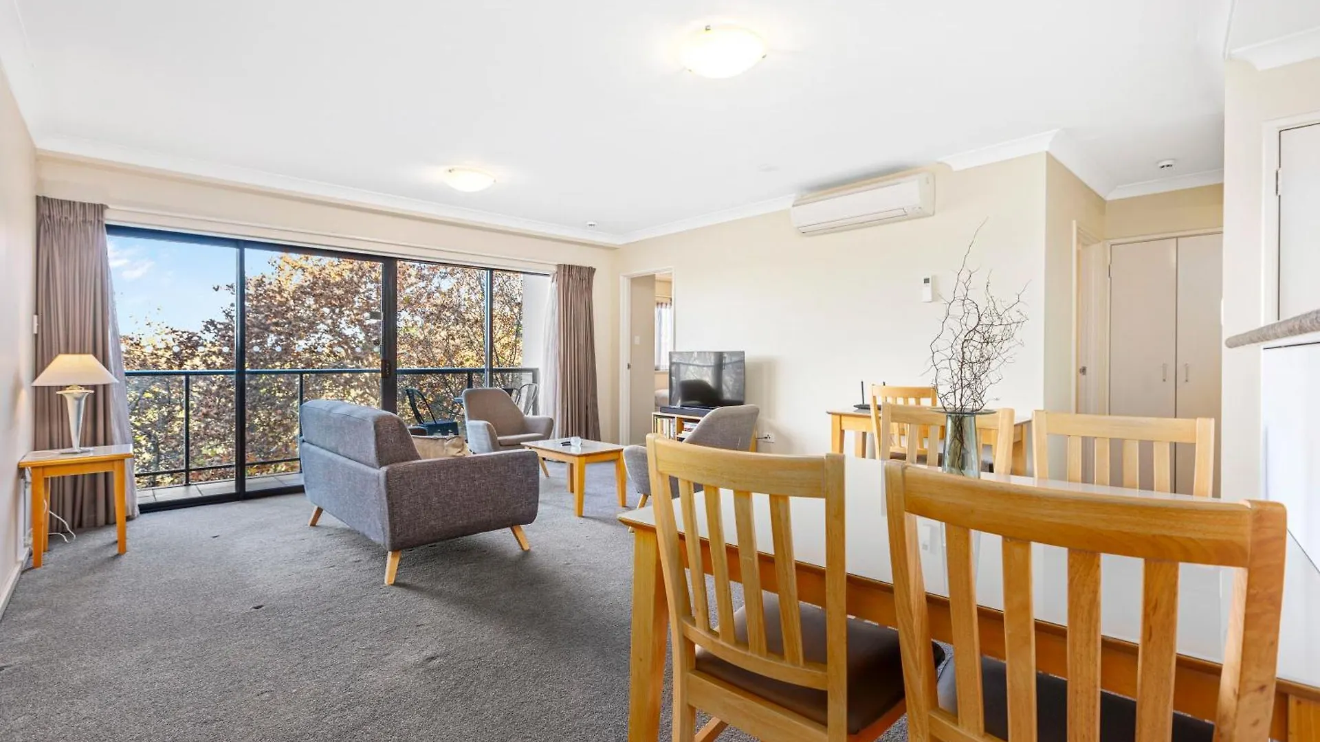 Executive Apartment, Parking, Pool In Perth Australia