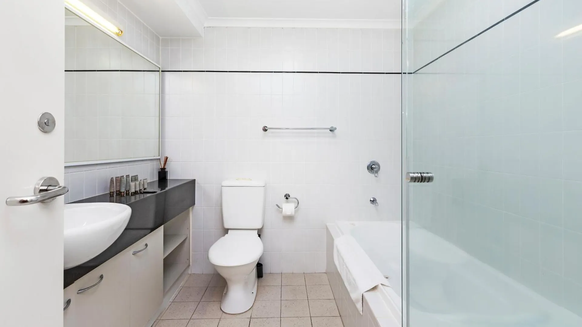 Executive Apartment, Parking, Pool In Perth Apartment
