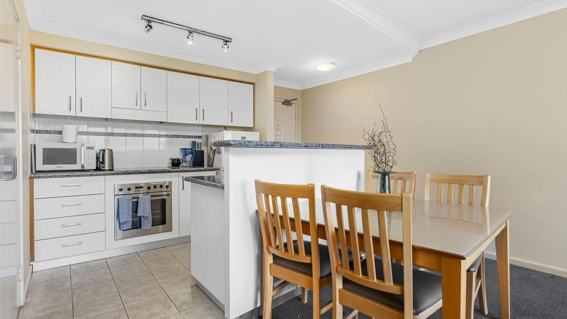 Executive Apartment, Parking, Pool In Perth Apartment