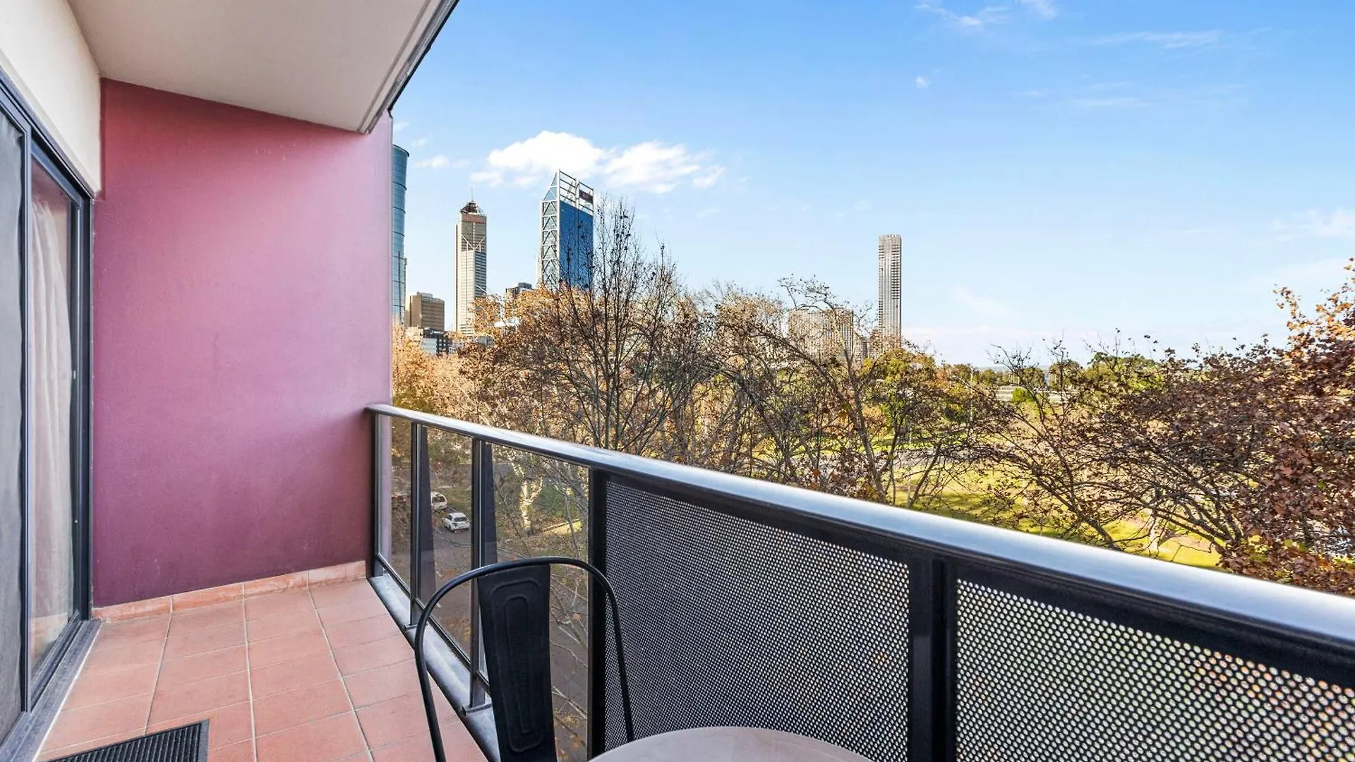 Apartment Executive Apartment, Parking, Pool In Perth